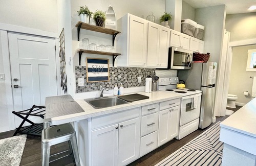 Edmonds Apartment | Private Studio with Seaside Charm! Full Kitchen, Walk to Town!