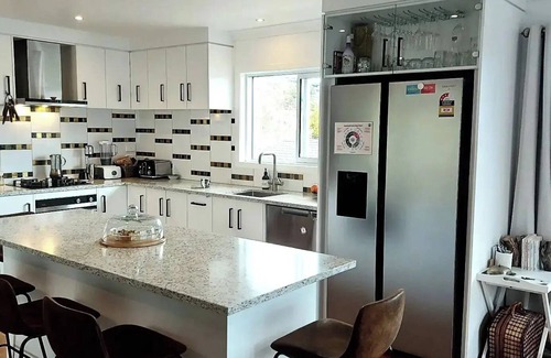 Tauranga Bed & Breakfast | Private Suite in Shared Family Home in Otumoetai - 'Sherwood Forest'