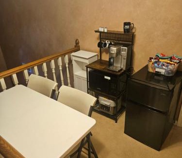 Lakeland House | Private Suite on Wooded Lot Near Memphis and BOC