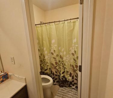 Lakeland House | Private Suite on Wooded Lot Near Memphis and BOC