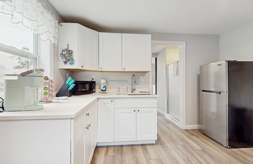 Oak Bluffs Apartment | Private suite with roof deck, near golf, bus stop, shops, and trails
