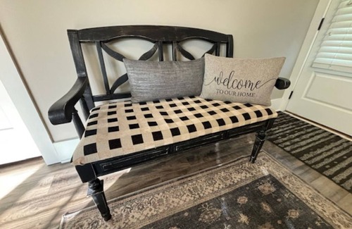 Roswell House | Private & Upscale Modern Carriage House - 7 Min Walk to Downtown!