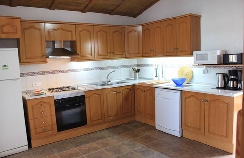 Formentera de Segura Villa | PRIVATE VILLA, WIFI SWIMMING POOL, GARDEN, CHILDREN'S PARK, BBQ, ACC. MINUSVA, 12 PERS.