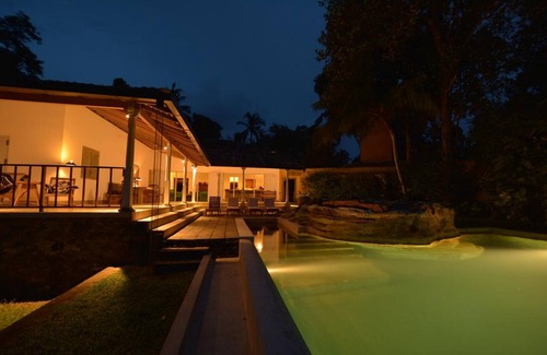 Kathaluwa Villa | Private Villa WITH Outdoor Swimming Pool - Lake View