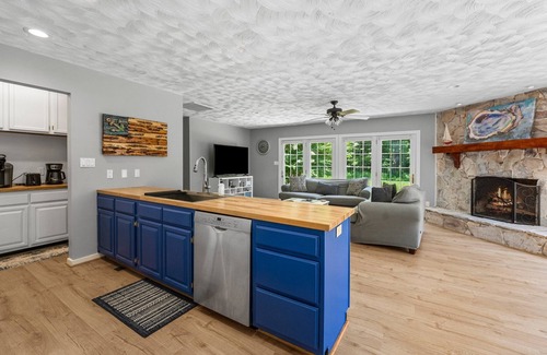 Weems House | Private Waterfront Home~Near The Tides Inn Resort & Kilmarnock ~ Pet Friendly!