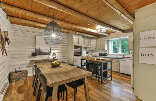 Labelle Ski Chalet | Private waterfront Mokki on the famous red River