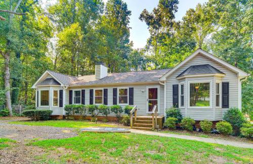 Wallburg House | Private Yard and Deck High Point Home Base!