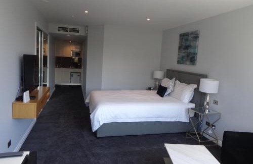 Southbank Apartment | PrivateStudio in Quay West Building