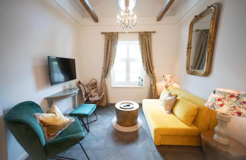 Radeberger Vorstadt Apartment | Privatsphäre im Kutscherhaus der Villa Golding