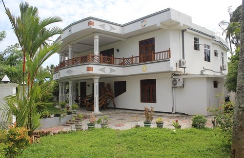 Weligama Villa | Privet Villa Lion Place in waligama has 10 beds rooms with one family rooms