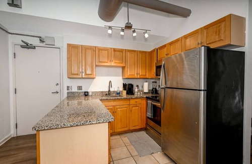 Downtown Cleveland Apartment | Prkg+Sauna+Gym|Rock & Roll Hall of Fame|+30 Day