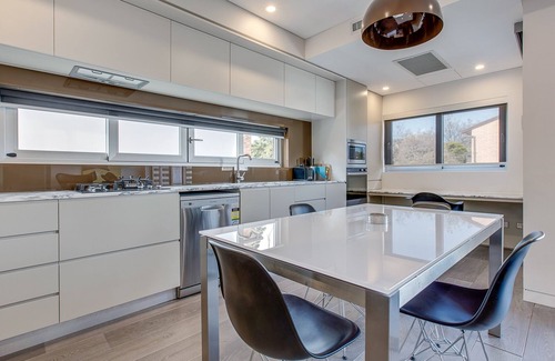 Cremorne Apartment | Professional living minutes from the city