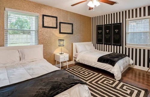 Willow Meadows/Willowbend Area House | PROLIFIC THEME|3BR|SPACIOUS YARD|CONTENT GEM π
