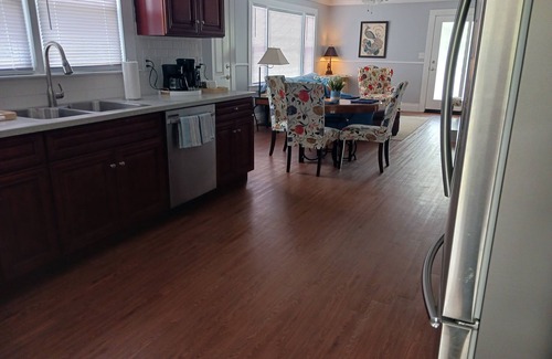 Mount Airy House | PROMO 10% WEEKLY/20% MONTHLYnPet Friendly on Forrest, Small fenced area for pets