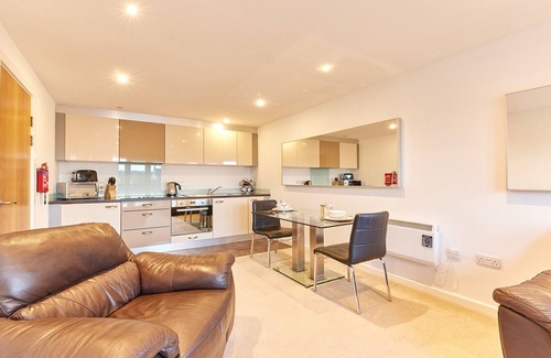 Newcastle-upon-Tyne Apartment | Properties Unique | Thornton