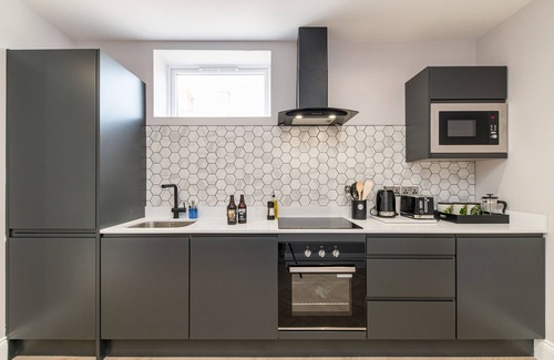Heaton Apartment | Properties Unique | Chelmsford Loft 4
