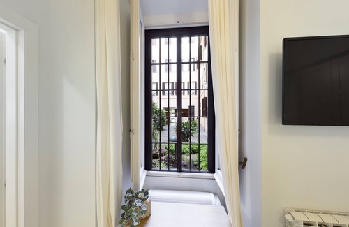 Rione XIV Borgo House | Proserpina's Garden