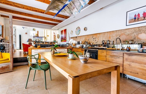 Serignan-du-Comtat Ski Chalet | Provencal house with courtyard and pond - Provence