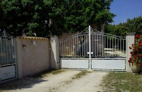 Chamaret Villa | Provencal villa with pool drome