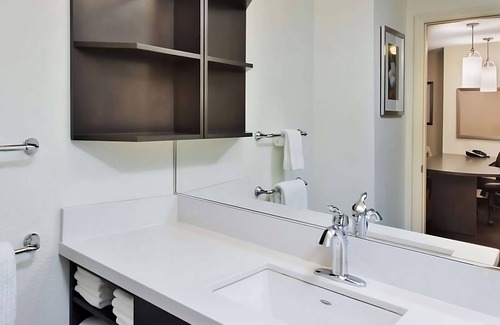 Horsham House | Proximity at its Best! Free Parking, Near Fair Oaks Park & Lukens Park