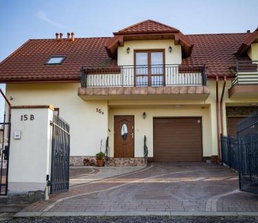Rzeszow Villa | Prywatny Dom z Ogrodem Self check-in Faktura