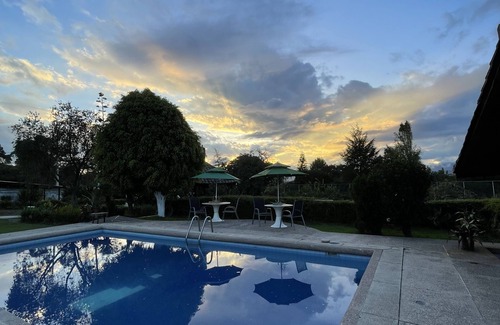 Checa Cabin | Puedes Alquilar la Propiedad Privada Para Eventos de Todo Tipo😎