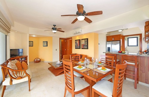 Colonia 5 de Diciembre Condo | 💙PUERTA AL MAR💙 DOWNTON-ON THE BEACH-DIRECT OCEAN VIEWS-POOL/WALK EVERYWHARE