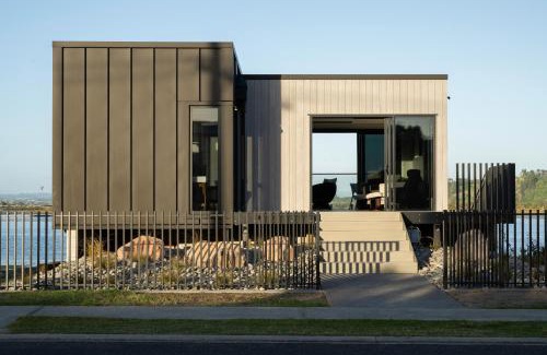 Pukehina House | Pukehina Estuary Sunset Views Townhouse & Studio