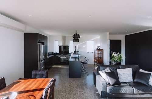 Pukehina House | Pukehina Retreat & Lodge