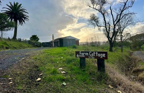 Te Akau House | Puketotara Station Farm Cottage Three bedrooms