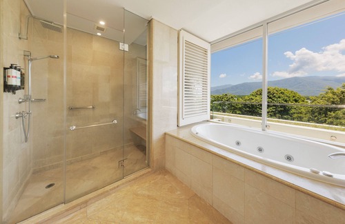Cairns Central Business District Hotel | Pullman Reef Hotel Casino