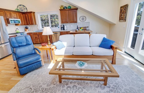 Bayshore House | PUMA POINT.Overlooks the Alsea Bay.Has perfect ocean sunset views! Sleeps 3.