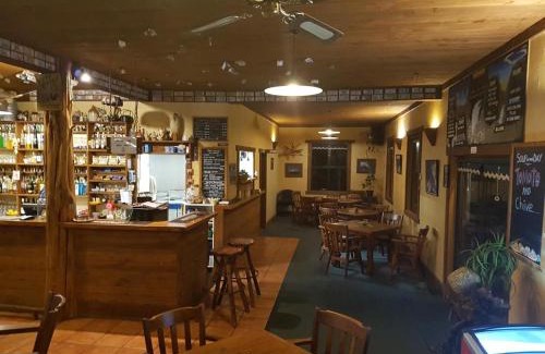 Punakaiki Hotel | Punakaiki Rocks Hotel & Garden Bar