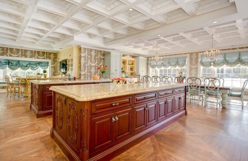 Matinecock House | Pure Luxury living In This 12,000 SF Estate