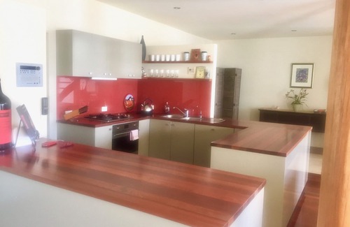 Inverloch House | PURE SHORES- Beach 300m, Sea Views, Wifi, Netflix.