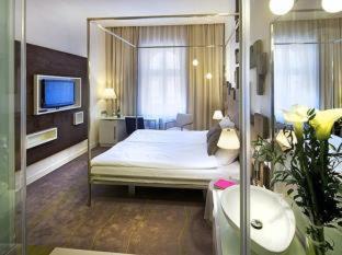 Prague 2 Hotel | Pure White