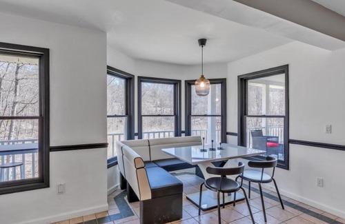 Putnam Valley Apartment | Putnam Valley Estate 4BR - Hot Tub Fireplace