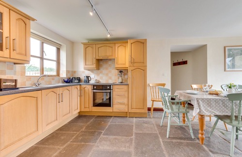 Cilmeri House | Pwllyn - Four Bedroom House, Sleeps 6