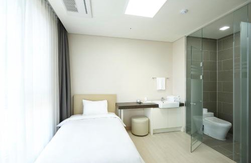 Bongpyeong Hotel | Pyeongchang The White Hotel