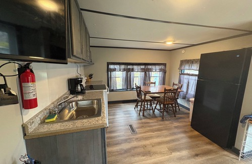 Pymatuning Central House | Pymatuning Lake, walking distance to lake, marina and launch. Amish welcome!