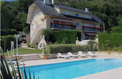 Ayzac-Ost Apartment | Pyrenean villa, view and pool