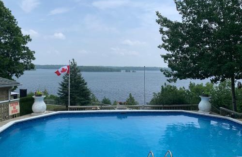 Rideau Lakes House | Q Estate Pool cottage