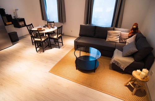 Dillenburg Apartment | Qonroom for 4 Ntflx Kitchen Comfy Sofa