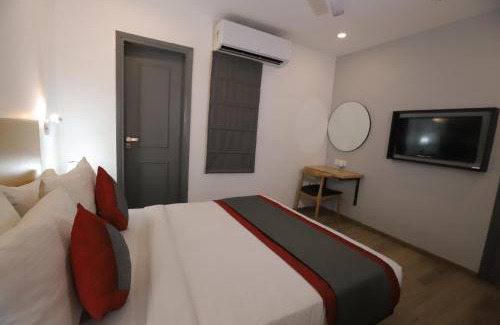 Anand Vihar Hotel | Qotel Comfort IP Residency East Delhi Preet Vihar
