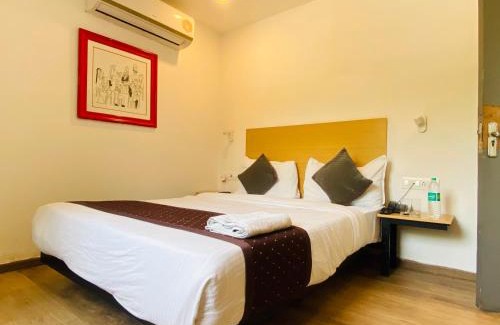 Anand Vihar Hotel | Qotel Comfort IP Residency East Delhi Preet Vihar
