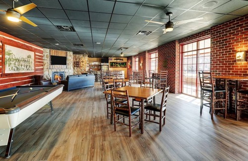 Moline Hotel | Quad Cities Charm | Pantry & Outdoor Patio Access, Next to Bike Path