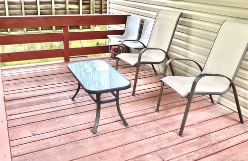 Warren Apartment | Quaint 2 bedroom apartment. 5 minute walk to down town Close to local bike trail