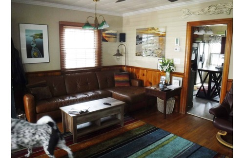 Plymouth House | Quaint 2 - Bedroom Beach House 200 steps to Pricilla Beach (private beach)