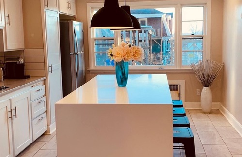 New London House | Quaint 4 bdr Cape Cod, sleeps 8-10. 4 min to USCGA, Con college & downtown