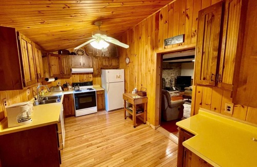 Town of Fowler House | Quaint 4 bedroom 2 bathroom cottage on the lake
